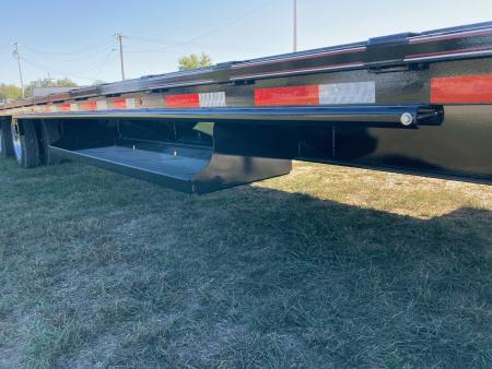 New 2027 Diamond C Trailers 102x40 TANDEM 40K GN W/ MAX RAMPS, 72" SPREAD, AIR RIDE & HYDROJACKS Flatbed Trailer