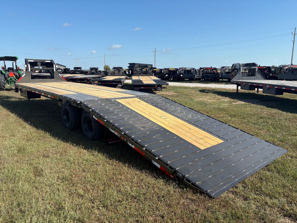 New 2027 MAXX-D 102x34 Tandem 25.9K Hydrotail Flatbed Trailer W/ Steel Runners & Wireless Remote