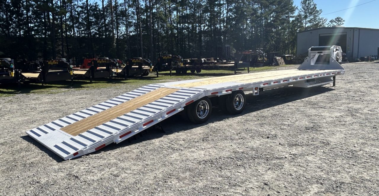 New *AIR RIDE EQUIPPED* 2027 44ft ( 32ft Deck + 12ft Hyd Dove ) FMAX 216, 16K Axles, 60" Spread, LOADED !!!!