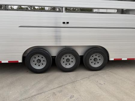 New 2027 Hillsboro Endura 8 x 32ft Livestock Trailer Triple 8k axles