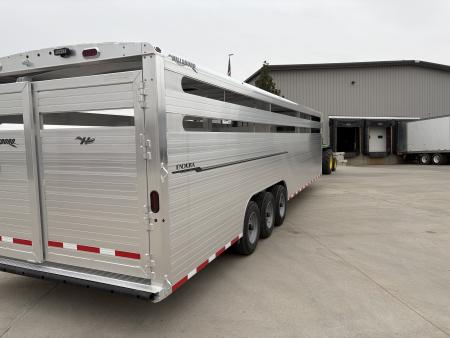 New 2027 Hillsboro Endura 8 x 32ft Livestock Trailer Triple 8k axles
