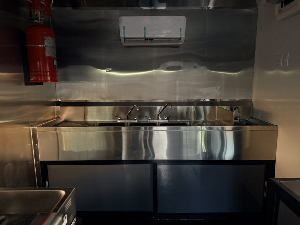 New 2026 Other 8.5X18 TA CONCESSION TRAILER FULLY EQUIPPED BLACKOUT (FIRE SUPPRESSION) (4 BURNER STOVE) (2 FRYERS) Concession