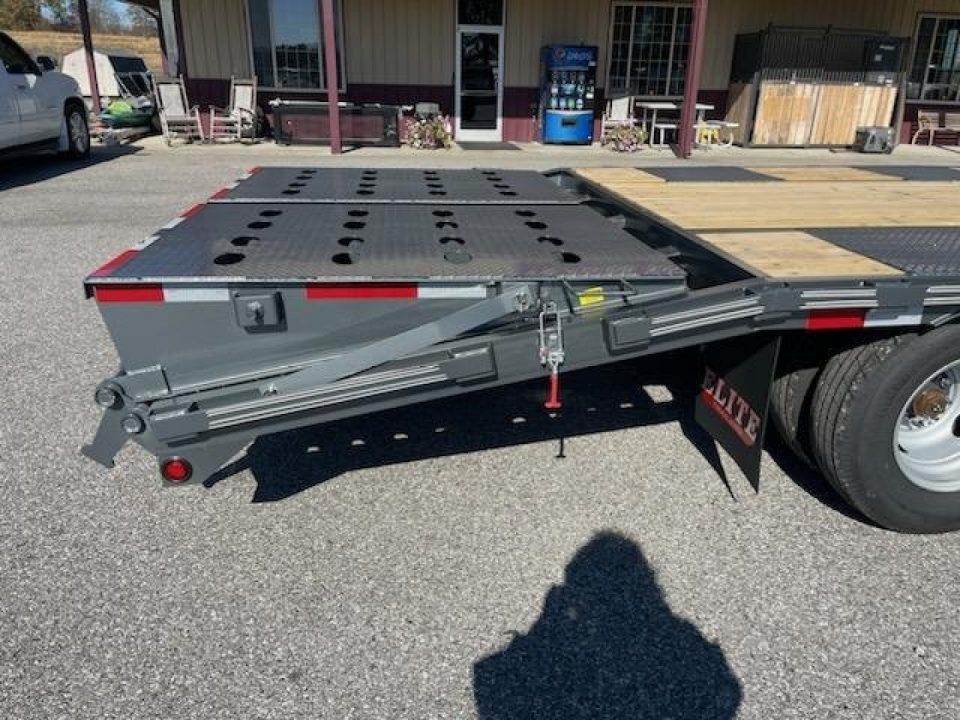 2027 Elite Trailers photo 2