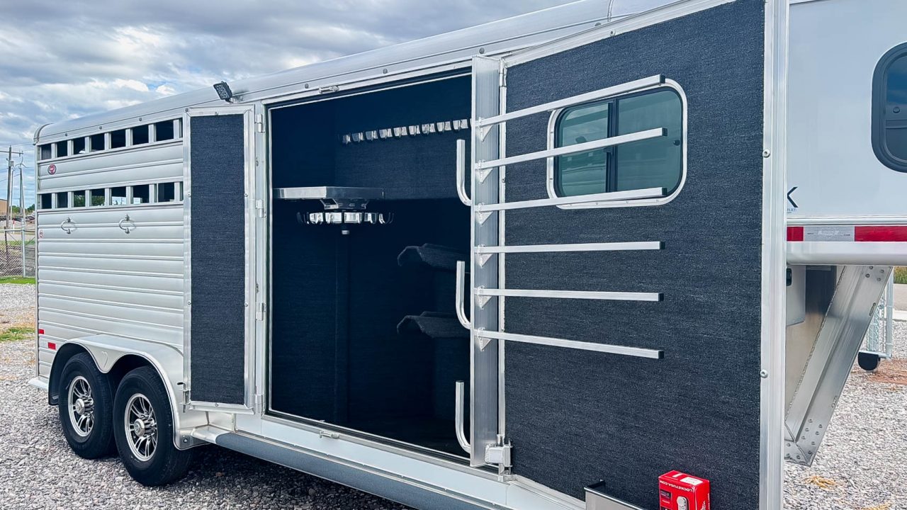 New 2027 Hart Trailer R3HG RESOLUTION BLACK SMART TACK II+ Horse Trailer