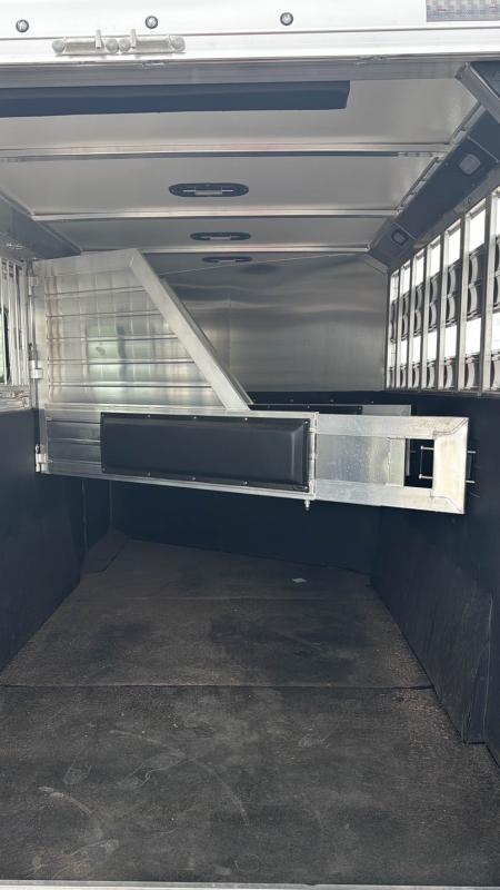 New 2027 Hart Trailer R3HG RESOLUTION BLACK SMART TACK II+ Horse Trailer