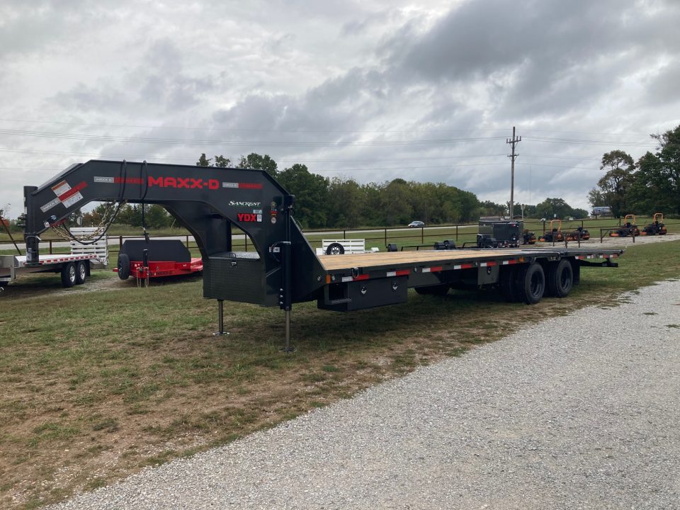 New 2027 MAXX-D 102X32 TANDEM 25.9K GN HYDROTAIL W/ STEEL RUNNERS, HYDROJACKS, DISC BRAKES & WIRELESS REMOTE Flatbed Trailer