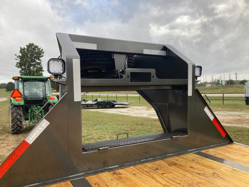 New 2027 MAXX-D 102X32 TANDEM 25.9K GN HYDROTAIL W/ STEEL RUNNERS, HYDROJACKS, DISC BRAKES & WIRELESS REMOTE Flatbed Trailer