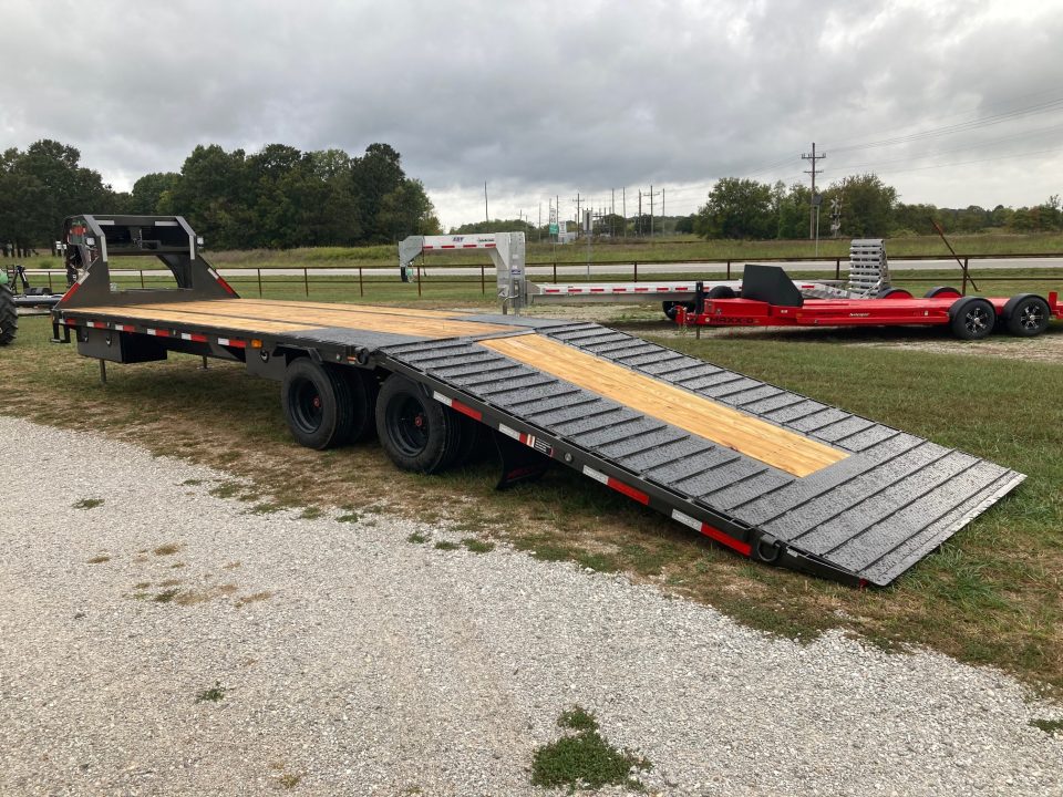 New 2027 MAXX-D 102X32 TANDEM 25.9K GN HYDROTAIL W/ STEEL RUNNERS, HYDROJACKS, DISC BRAKES & WIRELESS REMOTE Flatbed Trailer