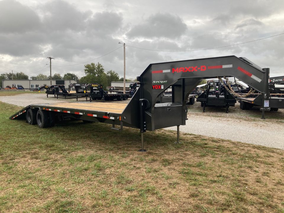 New 2027 MAXX-D 102X32 TANDEM 25.9K GN HYDROTAIL W/ STEEL RUNNERS, HYDROJACKS, DISC BRAKES & WIRELESS REMOTE Flatbed Trailer