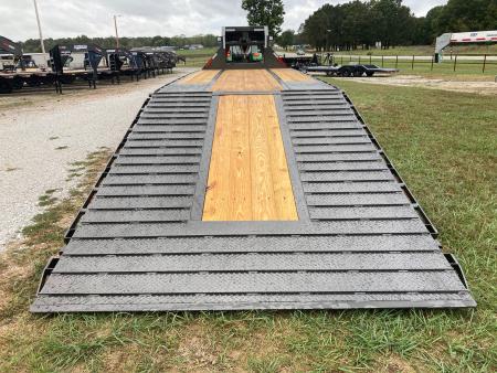 New 2027 MAXX-D 102X32 TANDEM 25.9K GN HYDROTAIL W/ STEEL RUNNERS, HYDROJACKS, DISC BRAKES & WIRELESS REMOTE Flatbed Trailer