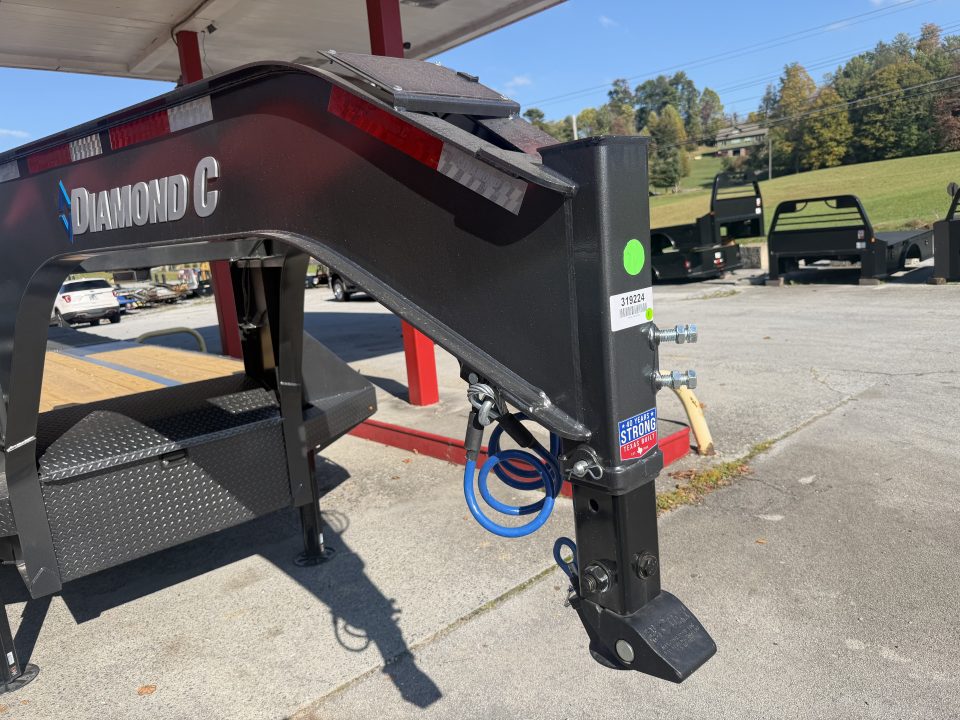 New 2027 Diamond C FMAX210 GOOSENECK TRAILER HYDRO DOVE & JACKS **ABS BRAKES** ALUMINUM OUTER RIMS