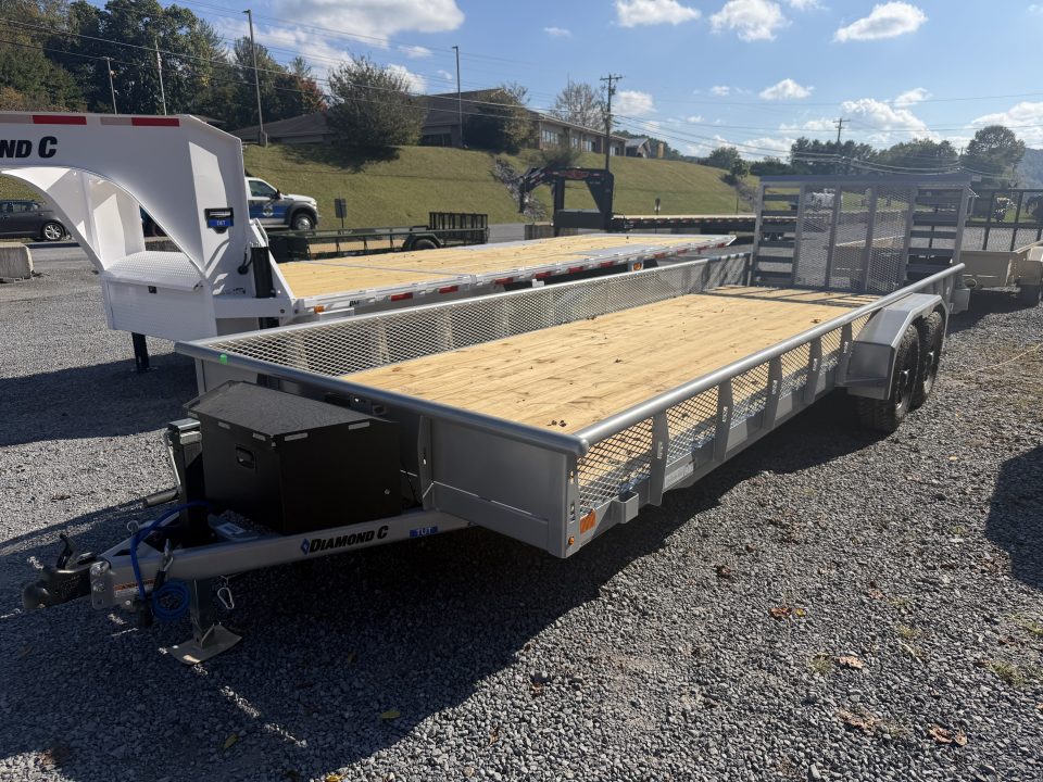 New 2027 Diamond C TUT206 Utility Trailer VENTURE 6’11”X22’ TRACTOR GATE MESH SIDES