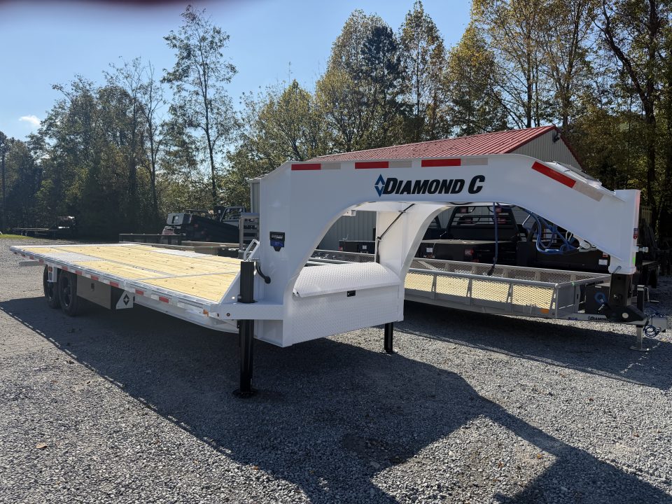 New 2027 Diamond C DET210 GOOSENECK POWER TILT TRAILER HYDRO JACKS ,SOLAR CHARGER,WIRELESS REMOTE