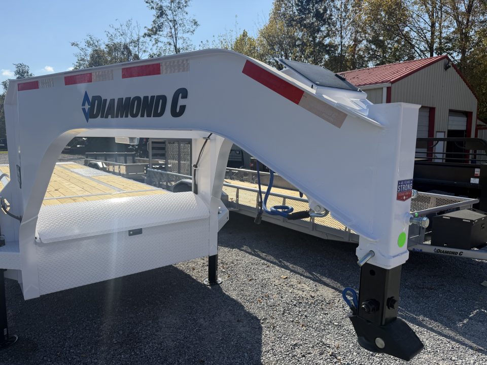 New 2027 Diamond C DET210 GOOSENECK POWER TILT TRAILER HYDRO JACKS ,SOLAR CHARGER,WIRELESS REMOTE
