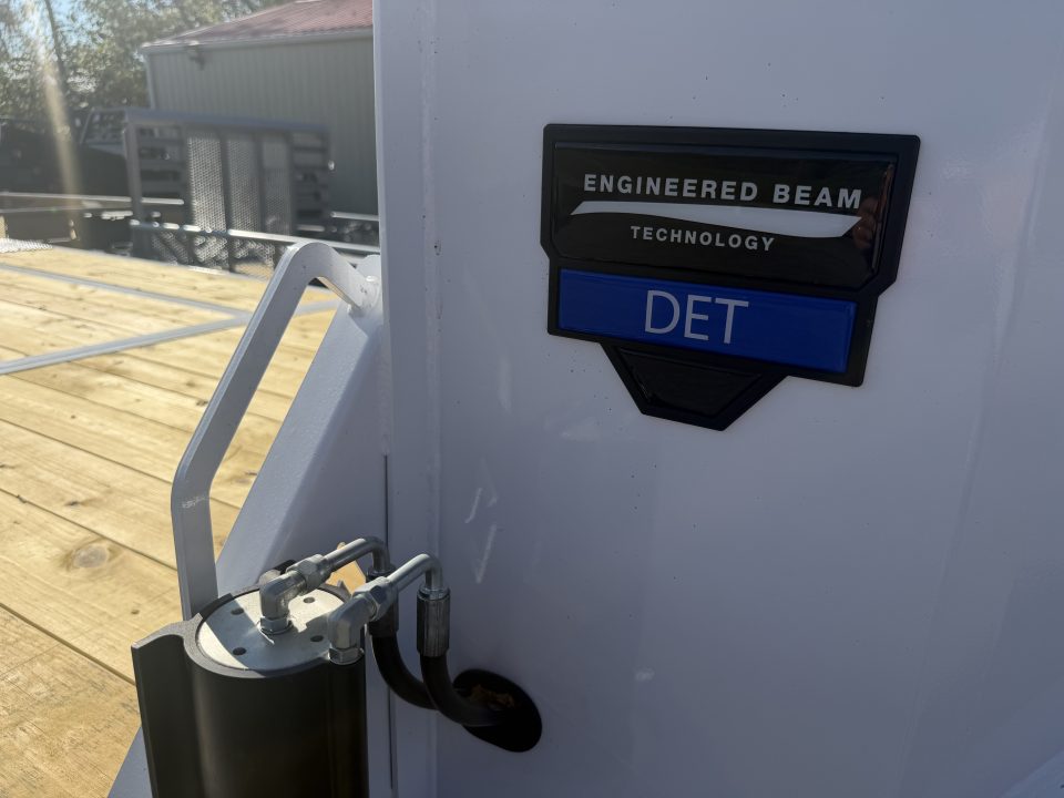 New 2027 Diamond C DET210 GOOSENECK POWER TILT TRAILER HYDRO JACKS ,SOLAR CHARGER,WIRELESS REMOTE