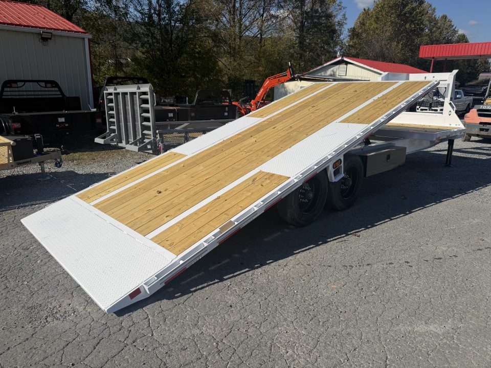 New 2027 Diamond C DET210 GOOSENECK POWER TILT TRAILER HYDRO JACKS ,SOLAR CHARGER,WIRELESS REMOTE