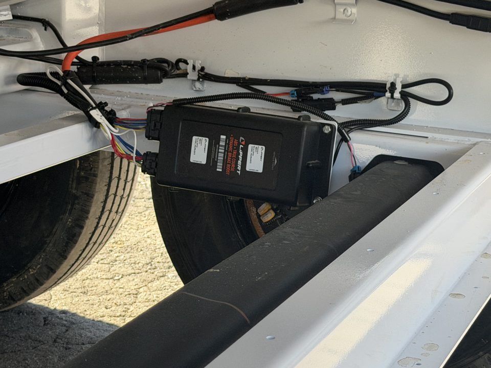 New 2027 Diamond C DET210 GOOSENECK POWER TILT TRAILER HYDRO JACKS ,SOLAR CHARGER,WIRELESS REMOTE