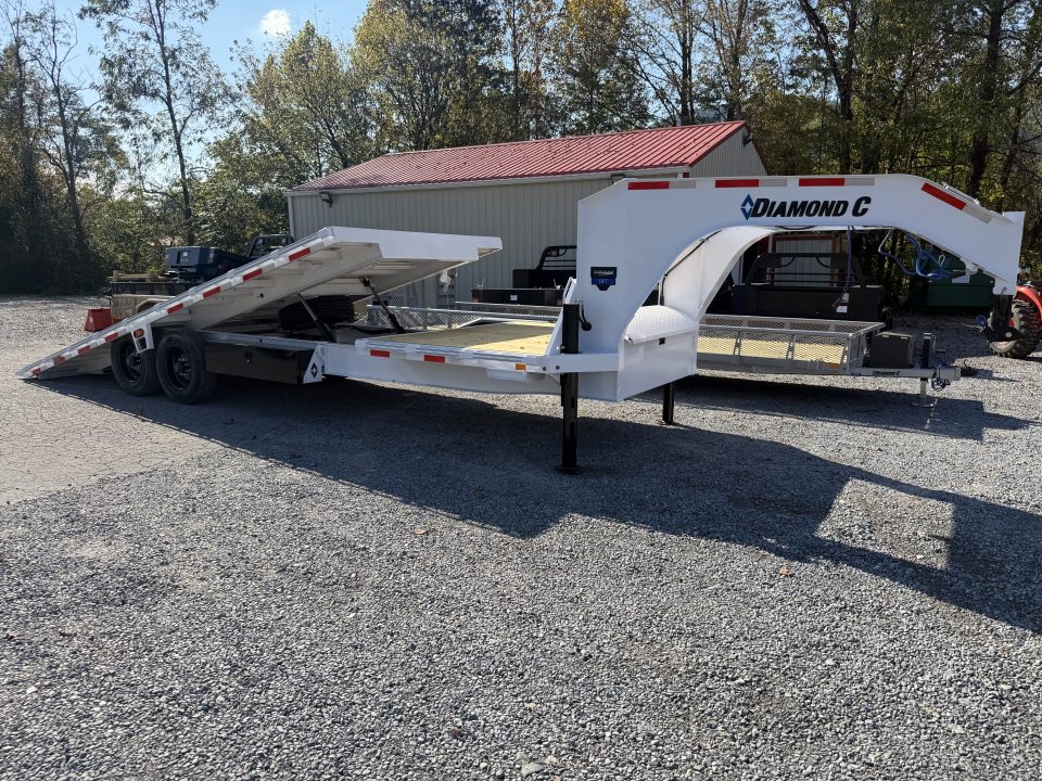 New 2027 Diamond C DET210 GOOSENECK POWER TILT TRAILER HYDRO JACKS ,SOLAR CHARGER,WIRELESS REMOTE
