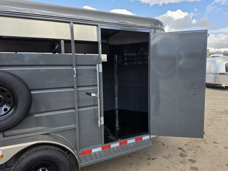 New 2027 Maverick MAVST6614-7K Horse Trailer