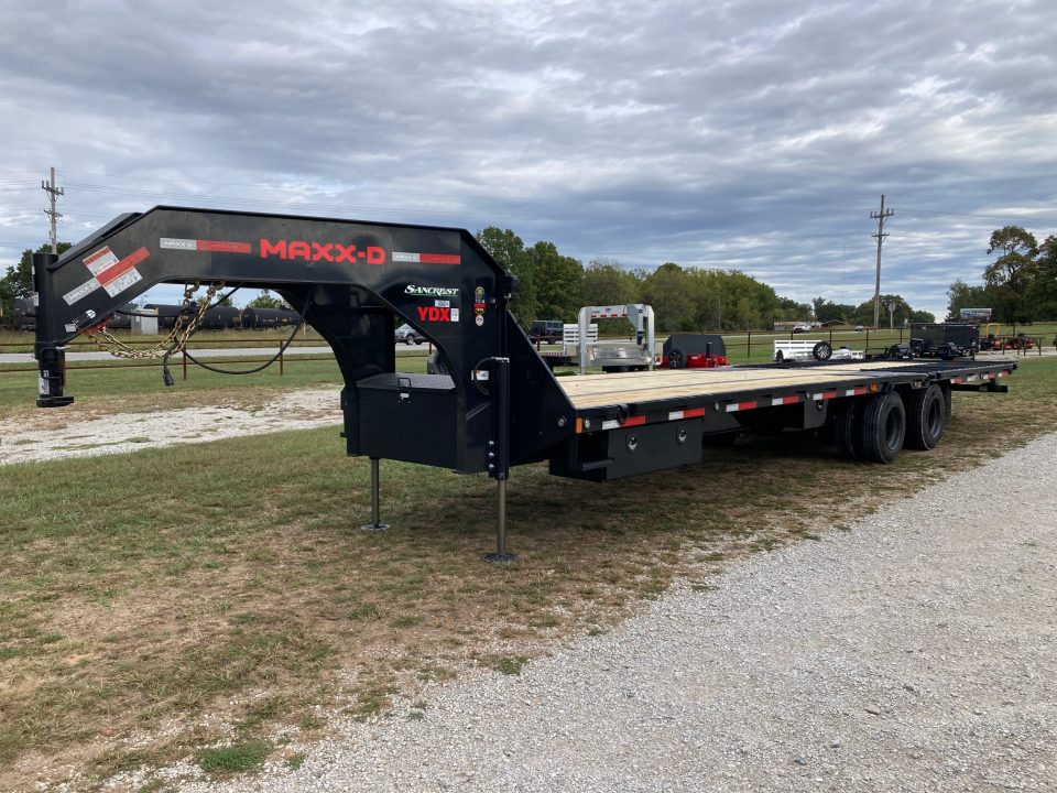 New 2027 MAXX-D 102X32 TANDEM 25.9K GN HYDROTAIL W/ STEEL RUNNERS, HYDROJACKS, DISC BRAKES & WIRELESS REMOTE Flatbed Trailer