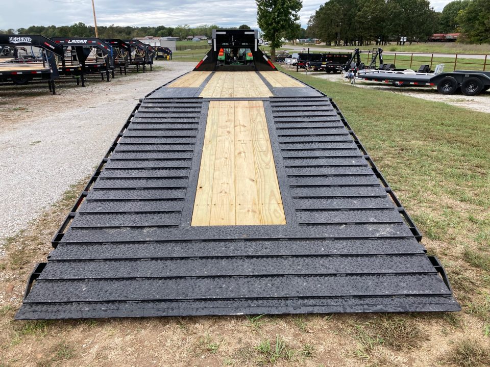 New 2027 MAXX-D 102X32 TANDEM 25.9K GN HYDROTAIL W/ STEEL RUNNERS, HYDROJACKS, DISC BRAKES & WIRELESS REMOTE Flatbed Trailer