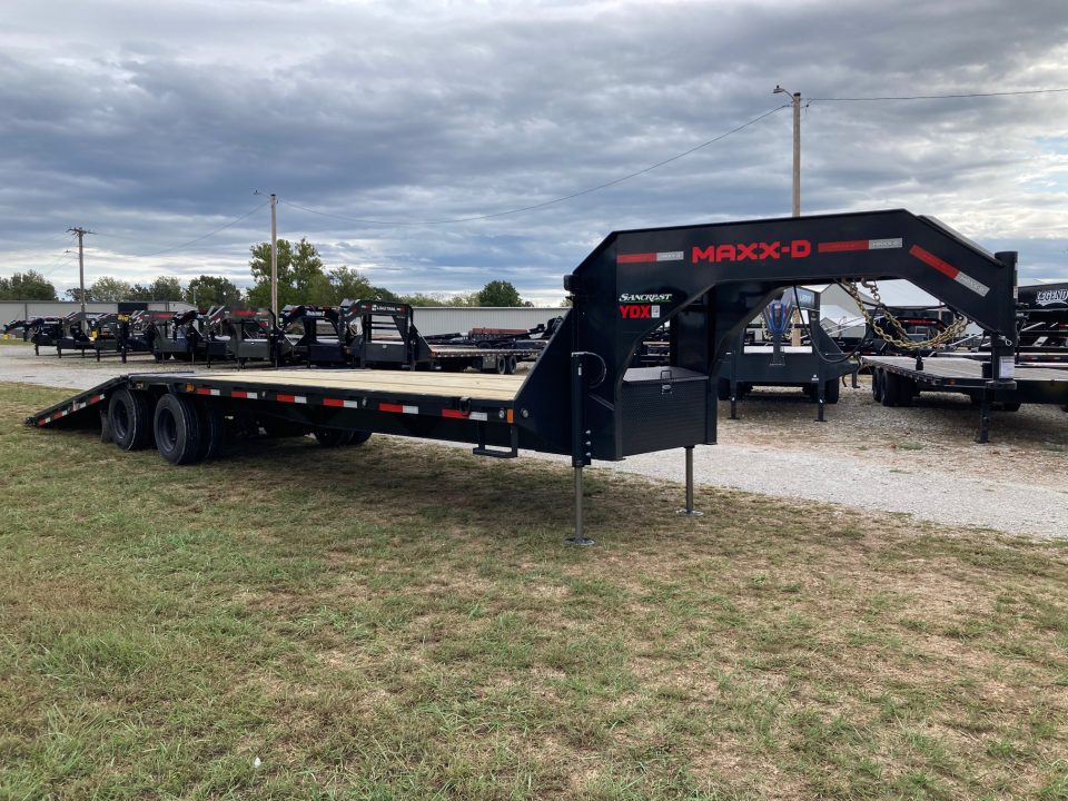 New 2027 MAXX-D 102X32 TANDEM 25.9K GN HYDROTAIL W/ STEEL RUNNERS, HYDROJACKS, DISC BRAKES & WIRELESS REMOTE Flatbed Trailer