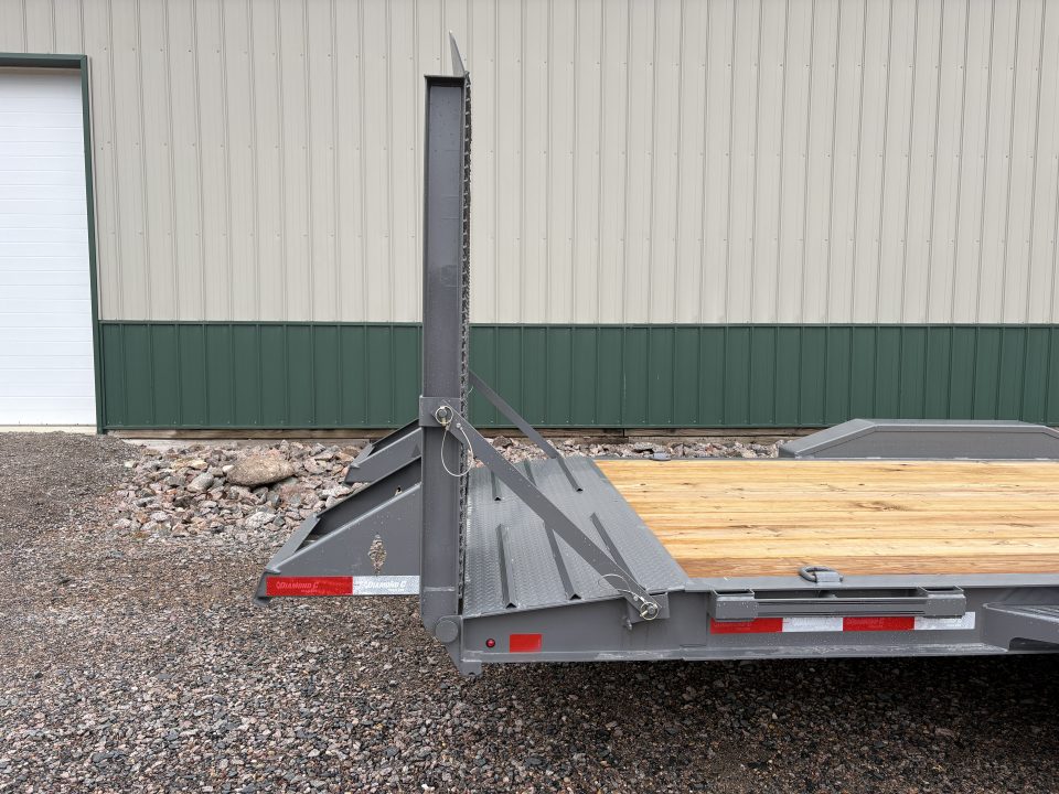 2027 Diamond C LPX208 photo 3