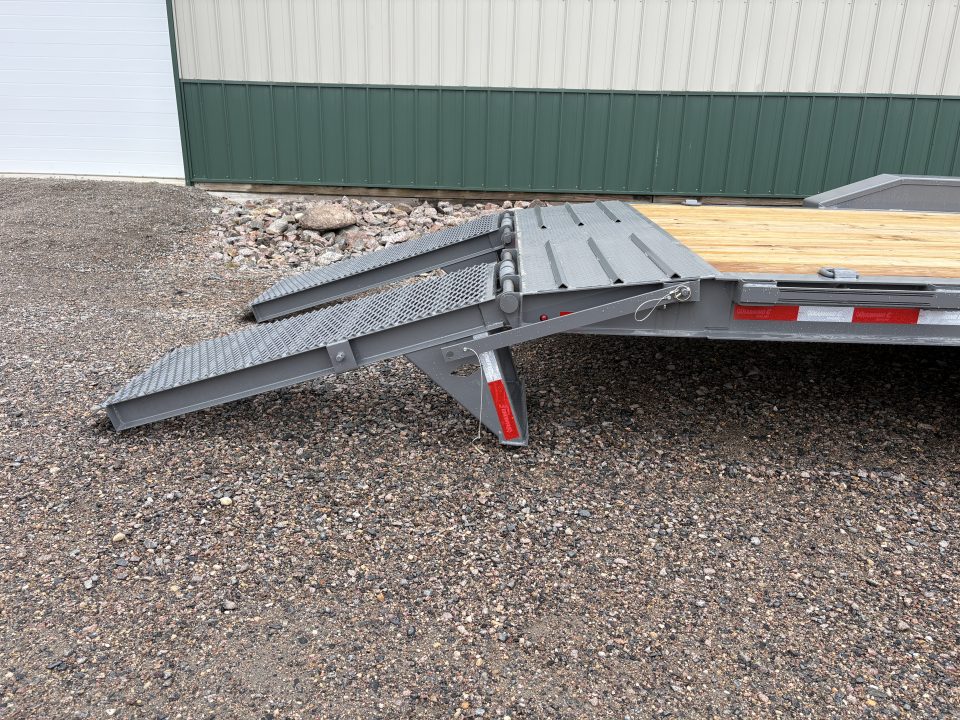 2027 Diamond C LPX208 photo 6