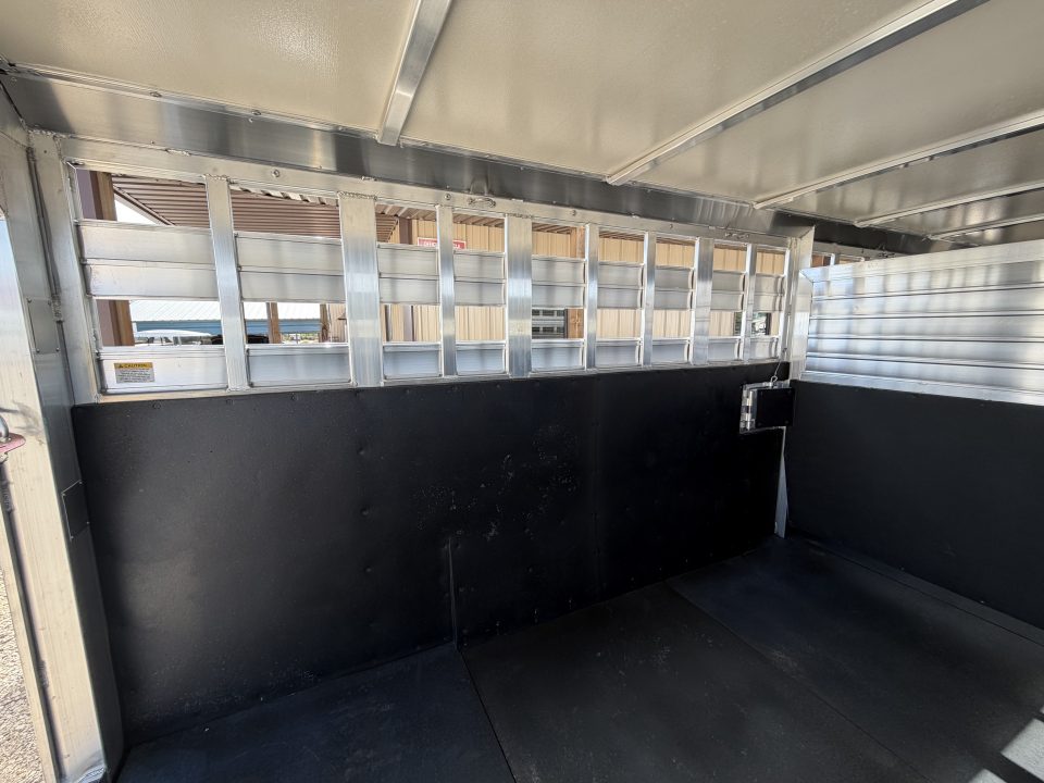 New 2027 Hart Trailer LARIAT 24' Horse Trailer