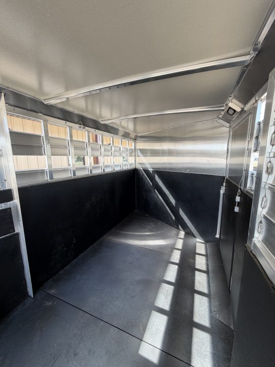 New 2027 Hart Trailer LARIAT 24' Horse Trailer