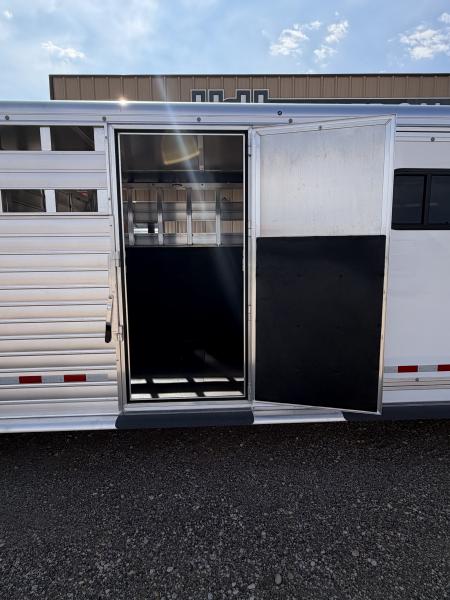New 2027 Hart Trailer LARIAT 24' Horse Trailer