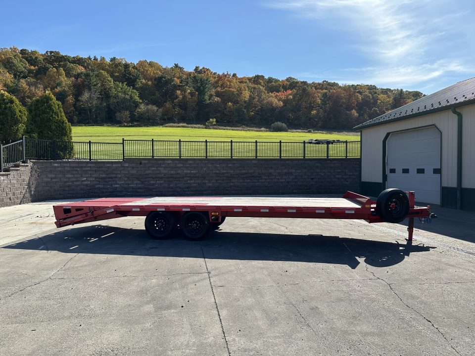 Used 2025 Diamond C DEC207 24' w/Max Ramps