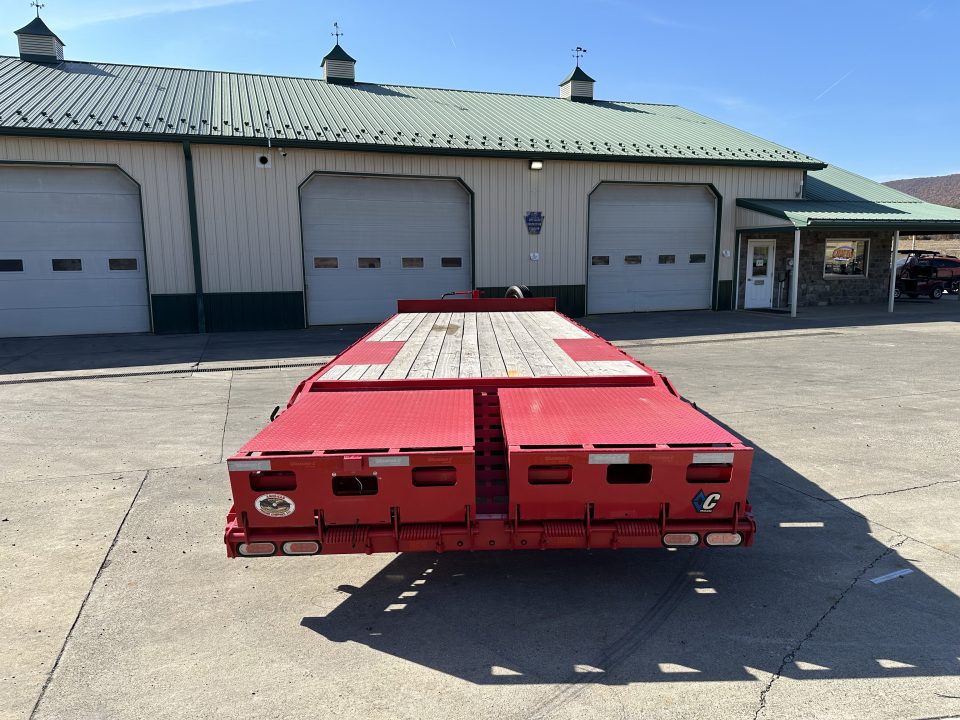 Used 2025 Diamond C DEC207 24' w/Max Ramps