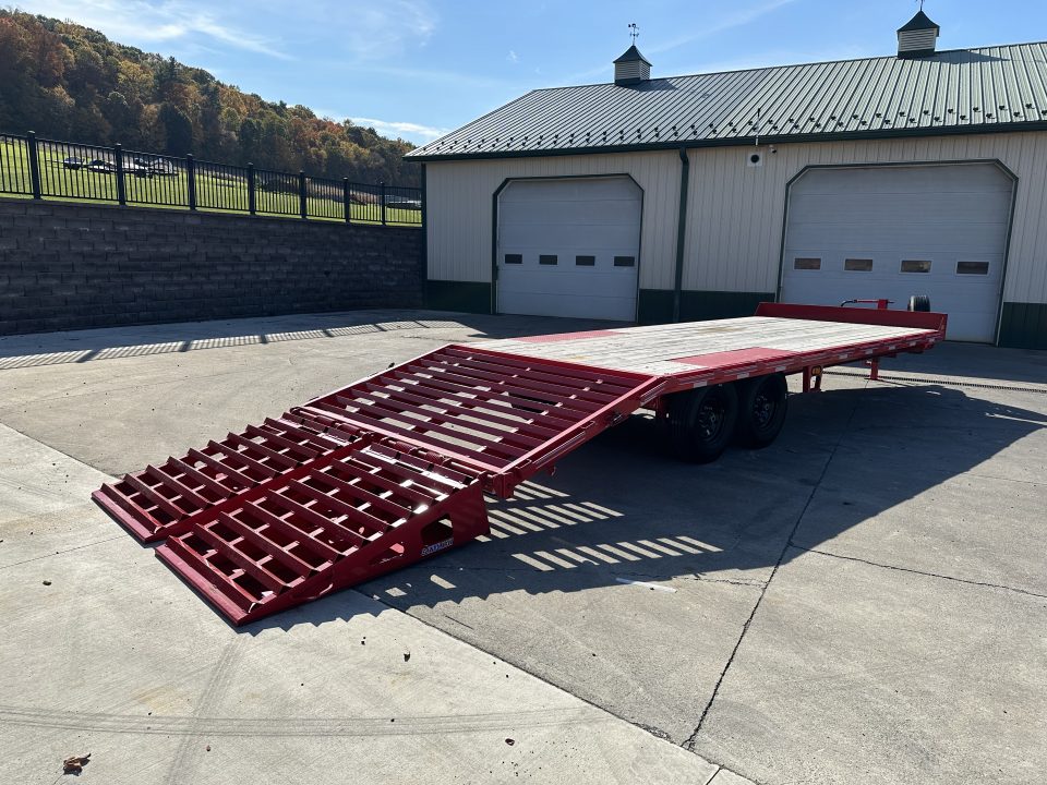 Used 2025 Diamond C DEC207 24' w/Max Ramps