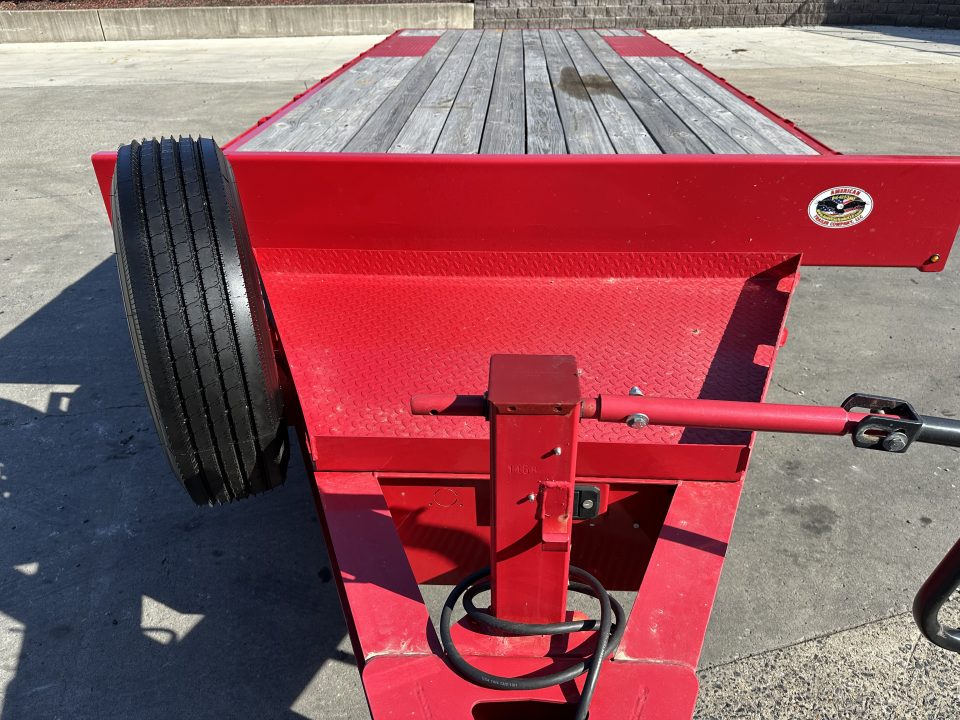 Used 2025 Diamond C DEC207 24' w/Max Ramps