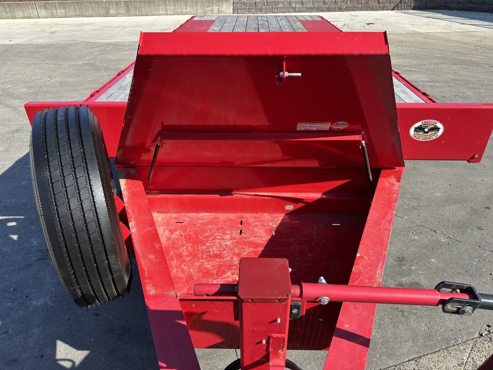 Used 2025 Diamond C DEC207 24' w/Max Ramps