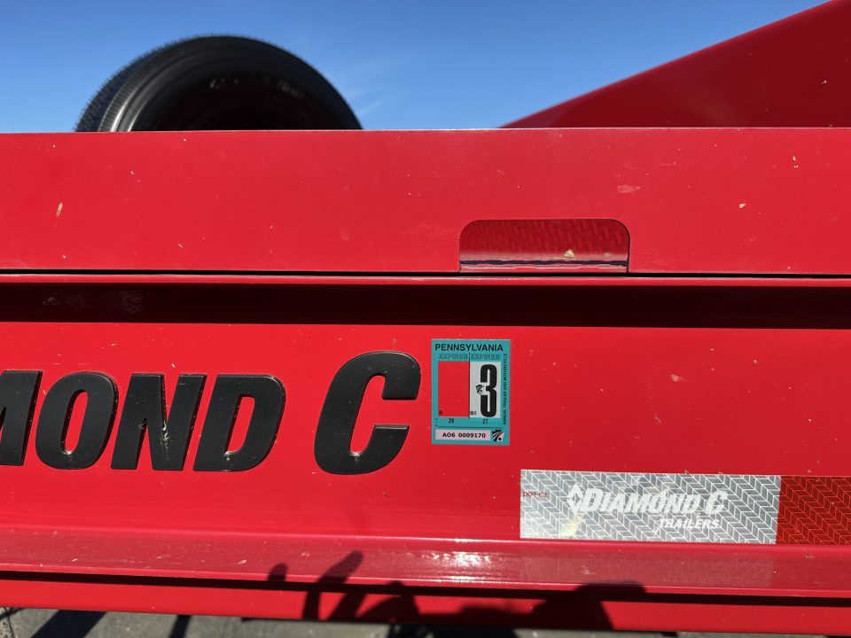Used 2025 Diamond C DEC207 24' w/Max Ramps