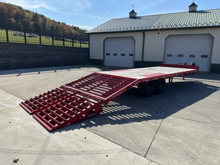 Used 2025 Diamond C DEC207 24' w/Max Ramps