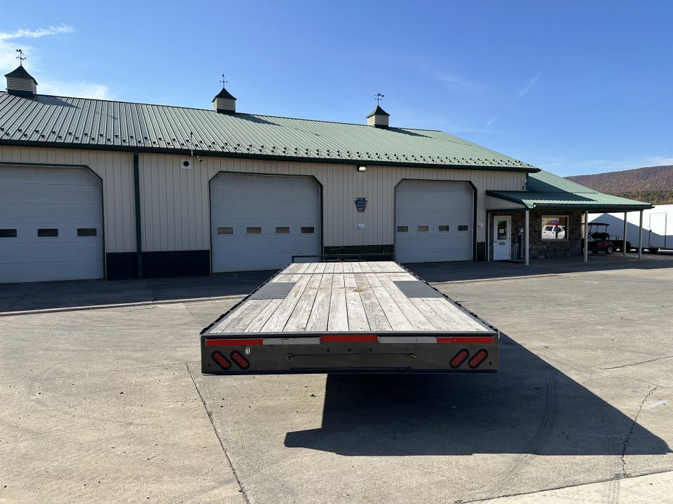 Used 2022 Lamar 22' Deck Over Equipment trailer with Slide in Ramps
