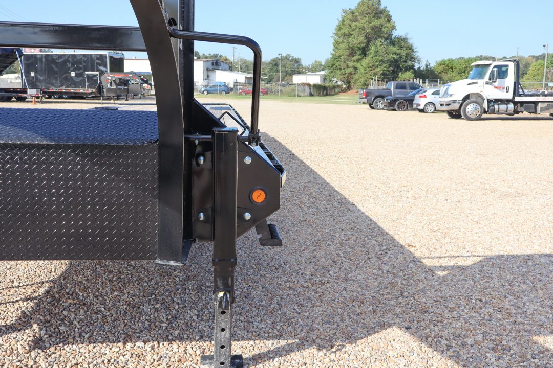 New 2027 8.5X40 PJ Gooseneck Equipment Trailer