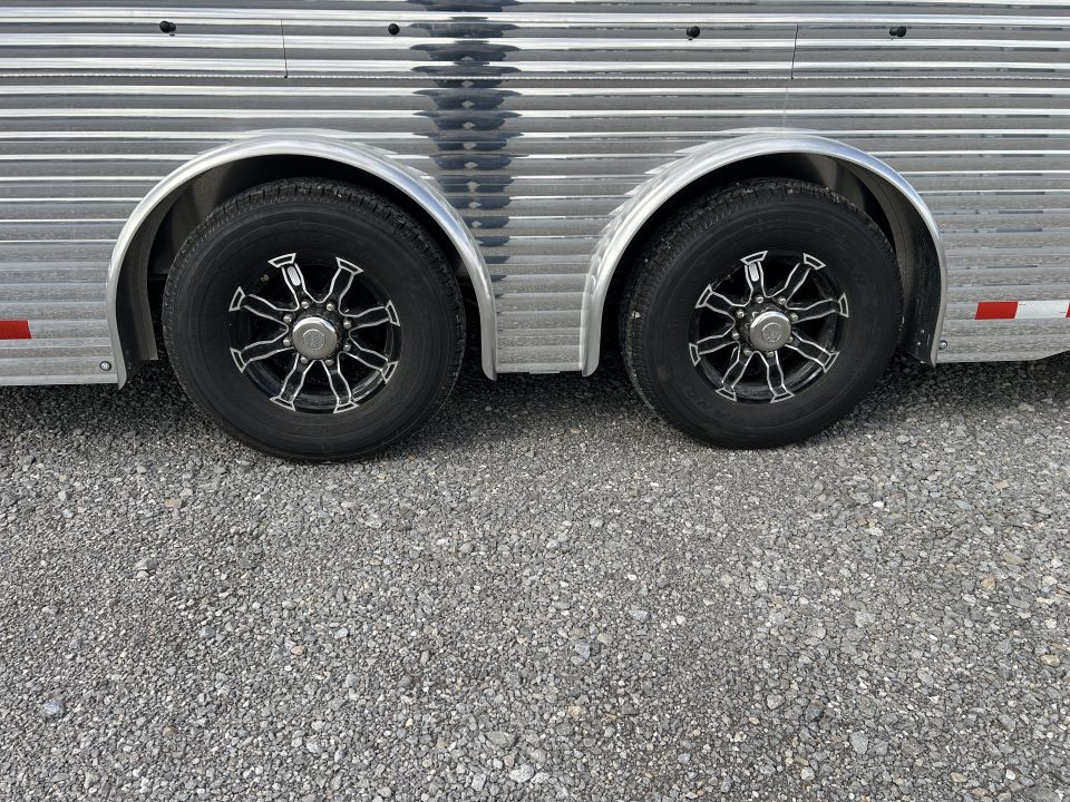 New 2027 Sundowner Showman GT 2722