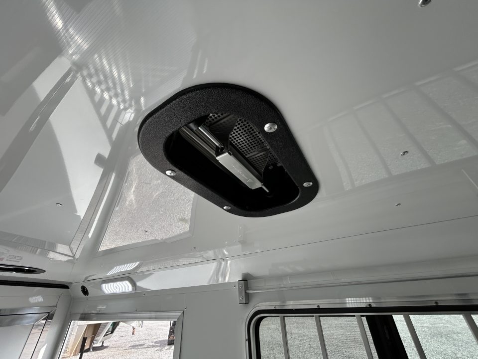 New 2027 Sundowner Showman GT 2722