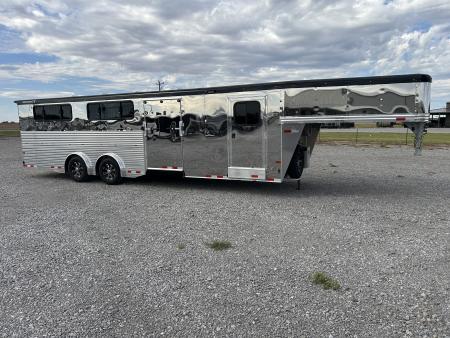 New 2027 Sundowner Showman GT 2722
