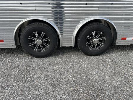 New 2027 Sundowner Showman GT 2722
