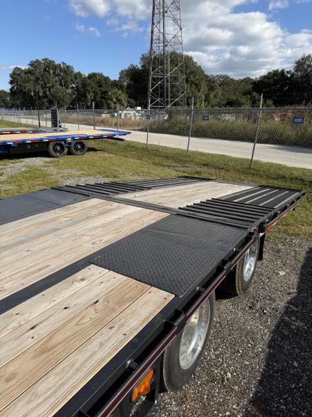 New 2027 Diamond C FMAX212HDT Flatbed Trailer; 35X102; DOVETAIL W/BLACKWOOD RUNNER