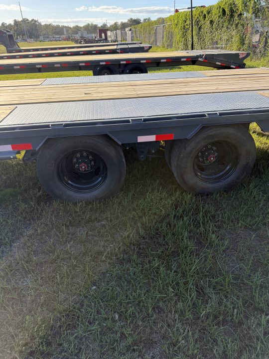 New 2027 Down 2 Earth Trailers DTEGN25-40DT Flatbed Trailer