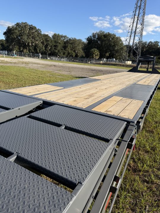 New 2027 Down 2 Earth Trailers DTEGN25-40DT Flatbed Trailer