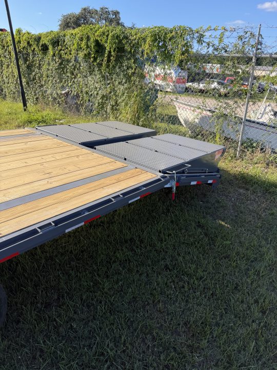 Used 2027 Down 2 Earth DTEGN16-40DT Flatbed Trailer;STEEL RAMPS; 40X102; 5” SIDE RAILS