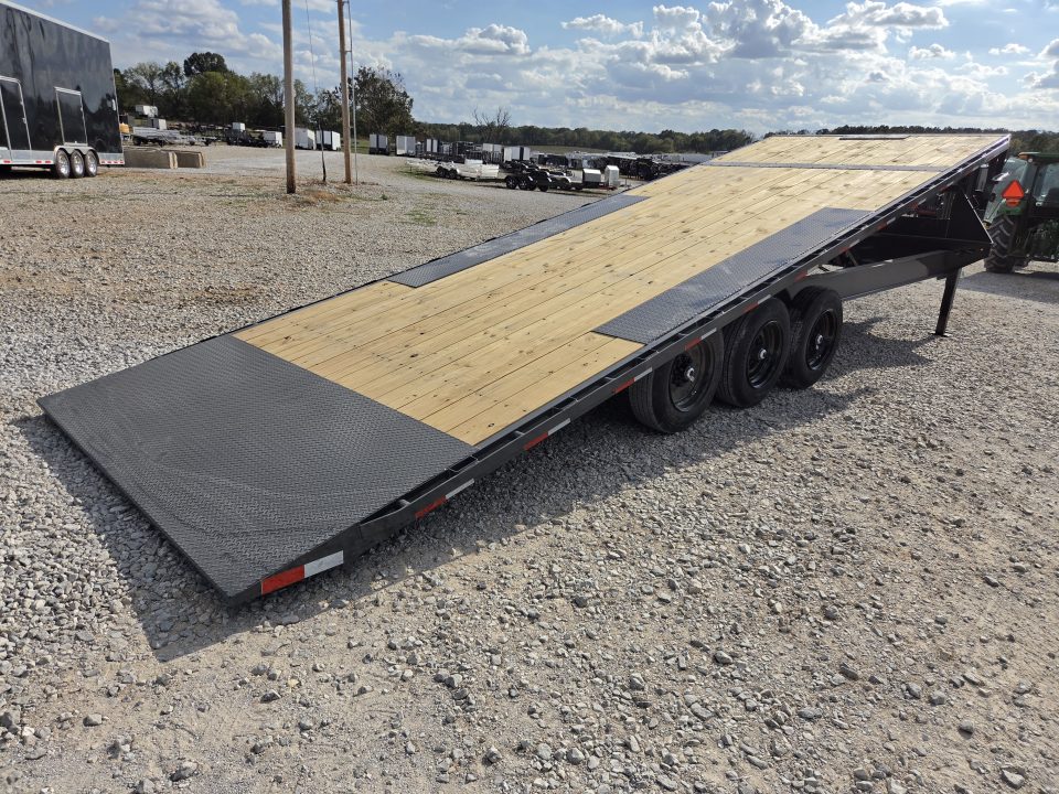 New 2027 Lamar 102X26 TRIPLE 21K GOOSENECK DECKOVER POWER TILT W/TUFF WIRELESS
