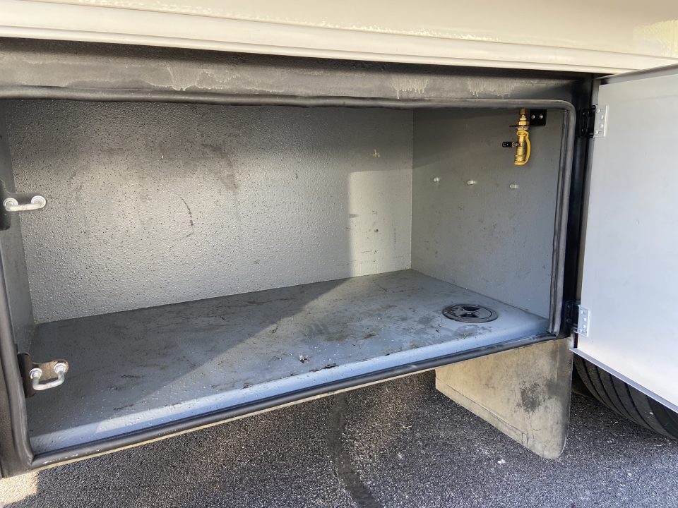 Used 2016 Renegade 45ft 4 Slides